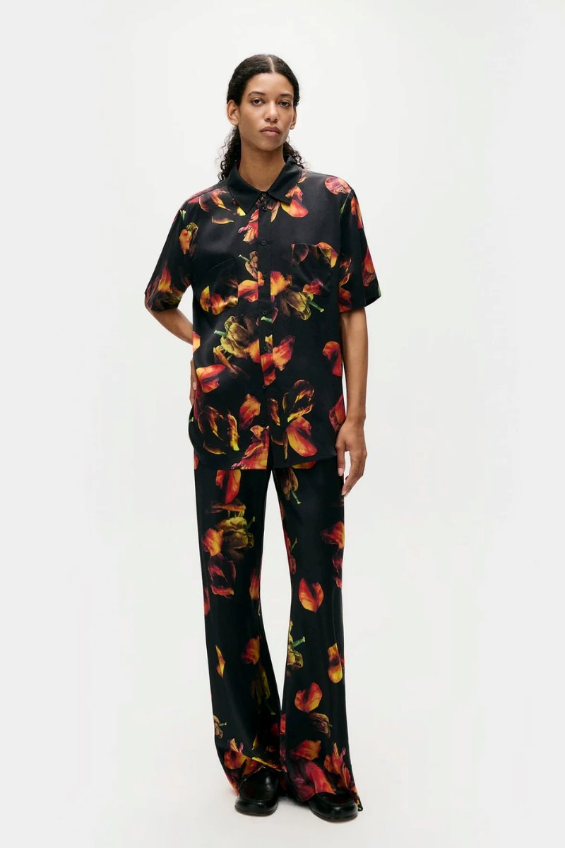 SHORT SLEEVE BOYFRIEND SHIRT-TULIPA BLACK Tops Silk Laundry 